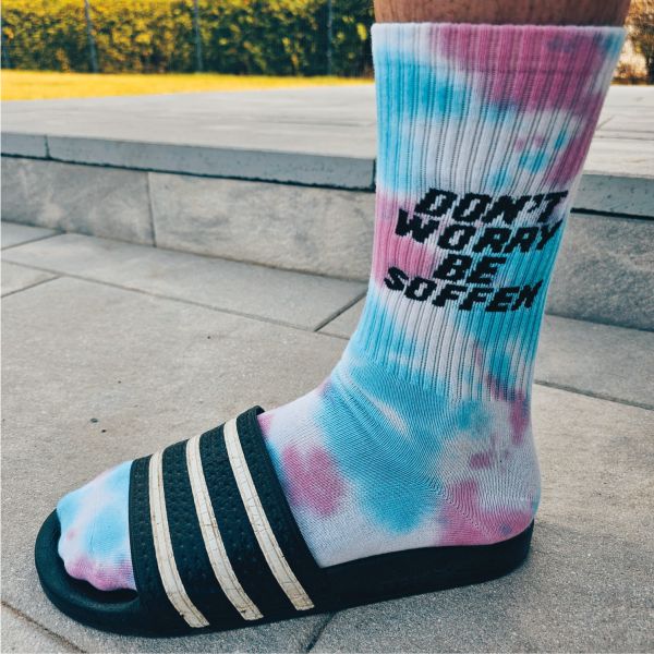 DON`T WORRY BE SOFFEN Batik-Socken Blau-Weiß